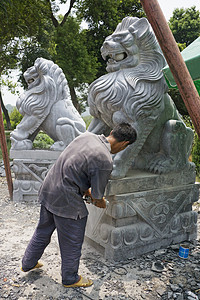 中国石雕狮子数字工人神话信仰工作雕塑男性雕刻岩石图片