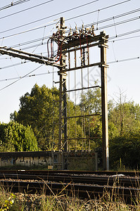 电缆和铁路的电气连线系统;图片
