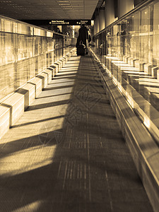 移动人行道跑步运动乘客走道车站行人商业捷运大厅大堂图片