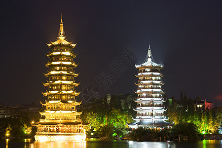 中国桂林太阳和月月塔建筑学宝塔建筑宗教漂浮双胞胎寺庙青铜月亮建筑物背景图片