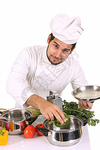 准备午餐的年轻厨师盘子气概白色烹饪蔬菜微笑男人食物男子餐厅图片