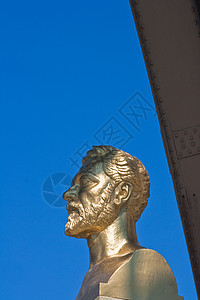 古斯塔夫·埃菲尔在巴黎的雕像 以埃菲尔铁塔闻名图片