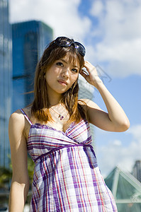 城里的时装中国女孩太阳镜青少年女性女士办公室公民天气城市魅力景观图片