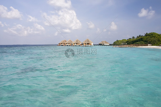 马尔代夫岛热带海滩和卡瓦纳斯椅子天堂旅游岛屿海景蓝色旅行海洋目的地图片