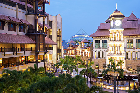 传统的马来西亚建筑在晚上度假村不动产建筑学财产商业酒店房地产企业文化图片