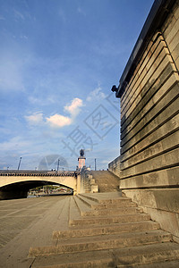 阶梯梯子天空蓝色棕色褐色建筑石头水泥线条图片