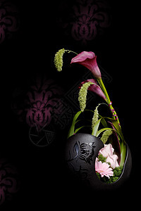 鲜花安排绿色黑色繁荣制品花朵装饰品阴影物品风格紫色图片
