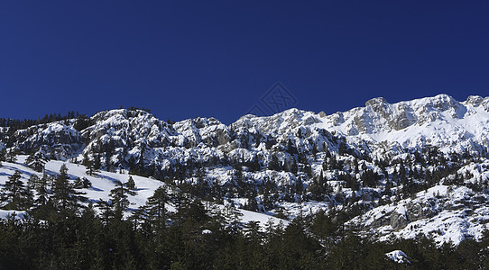 卡帕多西亚土耳其的雪覆盖山脉图片