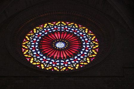 西班牙Mallorca教堂的斯塔利玻璃图片