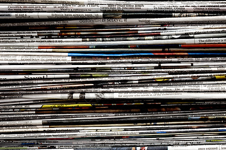 报纸堆叠新闻业文档标题故事团体折叠打印新闻社论图片