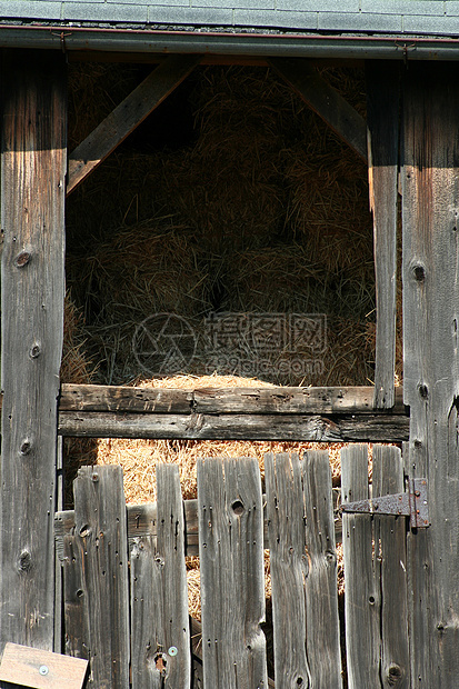 旧谷仓加干草乡村农场玉米农业木头风光作物田园建筑图片