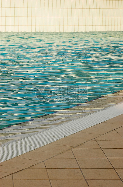 游泳池细节矩形白色动机游泳瓷砖蓝色建筑水池露天装饰品图片