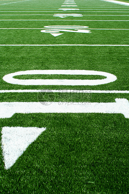 天文地盘足球场足球绿色草皮人工白色运动竞技场地院子图片