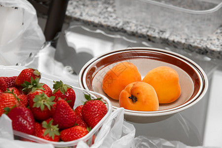 水果盘子浆果营养饮食厨房食物市场桌子红色白色图片