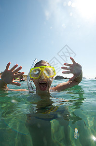 下潜世界假期女孩女士游泳衣浮潜潜水海洋享受风镜图片