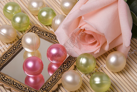 浴饰和玫瑰粉色配件珍珠疗法治疗物品芳香奢华香气镜子图片