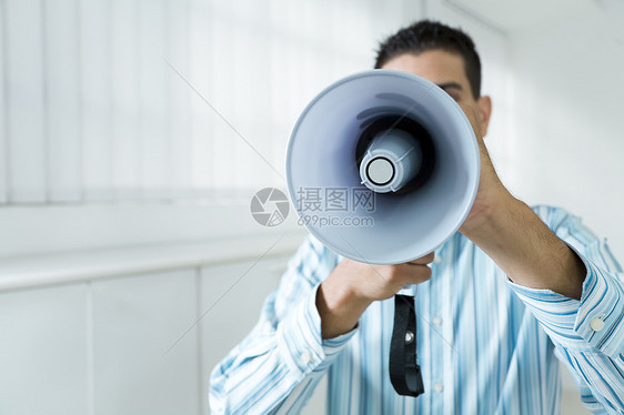 扩音年轻人商务公告白色扩音器水平服饰蓝色扬声器活力图片