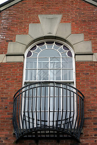 现代建筑窗口高楼玻璃窗户墙壁砖墙英语图片
