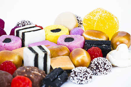 白背景上有很多糖果 鲜花零食焦糖食物团体幸福催肥紫色糖衣橡皮糖便利乐趣图片