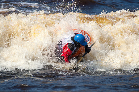 白水自由式追求冲浪行动速度头盔乐趣生活激流海浪竞赛图片