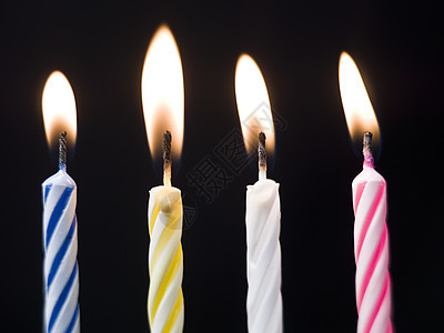 生日蜡烛拍摄影棚条纹对象黑色蓝色色彩亮度燃烧水平图片