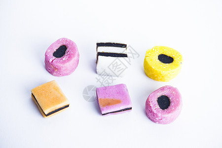 白背景上有很多糖果 鲜花零食橡皮糖紫色幸福焦糖巧克力派对多样性欢乐催肥甜点图片