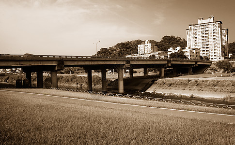 公寓桥和大桥天空草原地标财产城市住宅公寓景观房子建筑图片