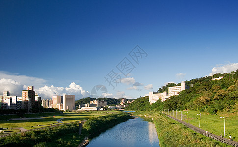 河流附近房屋的城市景观旅游住房场景建筑学建筑住宅公园旅行财产市中心图片