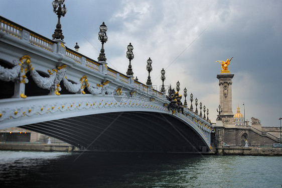 亚历山大三世桥全景图片