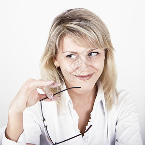 微笑的年轻女子管理人员眼睛女性青年金发女郎人士蓝色牙齿棕榈喜悦图片