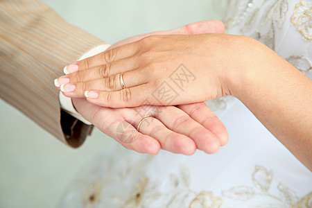 男人的手和女人的手 还有结婚戒指图片