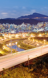 Taipei 城市之夜房子公寓天际交通街道蓝色地标城市戏剧性景观图片