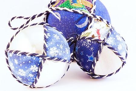 手工制作的圣诞球装饰品墙纸宏观蓝色展示织物插图庆典推介会纺织品图片
