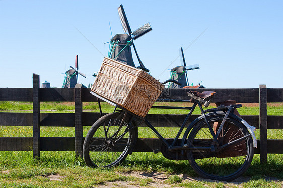 在荷兰的自行车照片乡村历史地标蓝色农村活力文化力量风车图片
