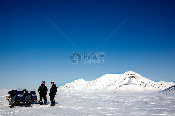 雪地巡回游图片