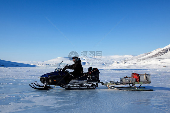 雪机动探雪活动车辆指导荒野旅行环境地形男人旅游风景海洋图片