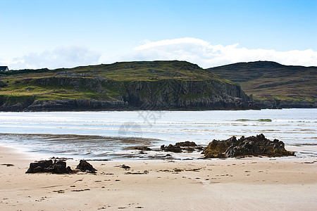 苏格兰海洋阳光沙木海滩岩石高地波浪海岸线海岸旅行背景图片