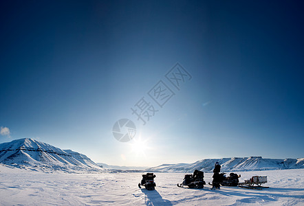 北冬季兰地冒险蓝色旅游场景男人车辆滑雪道摩托车荒野风景图片
