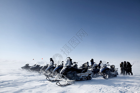 雪地流动小组图片