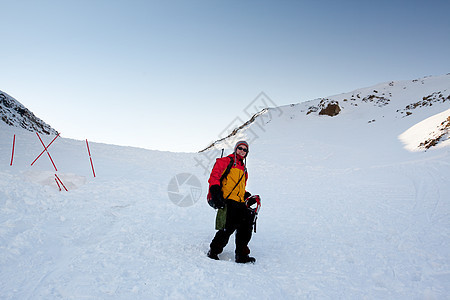 女登山者女士远足蓝色地形环境旅游风景游客荒野场景图片