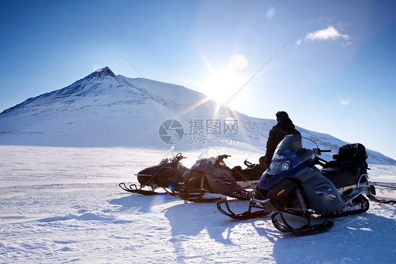 斯诺移动冒险蓝色车辆荒野场景风景旅行环境滑雪道旅游气候图片