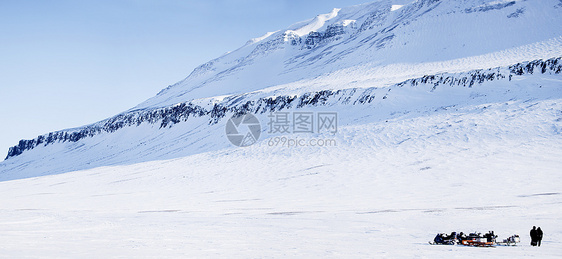 斯诺移动冒险场景摩托车蓝色滑雪道风景旅游环境女士旅行地形图片