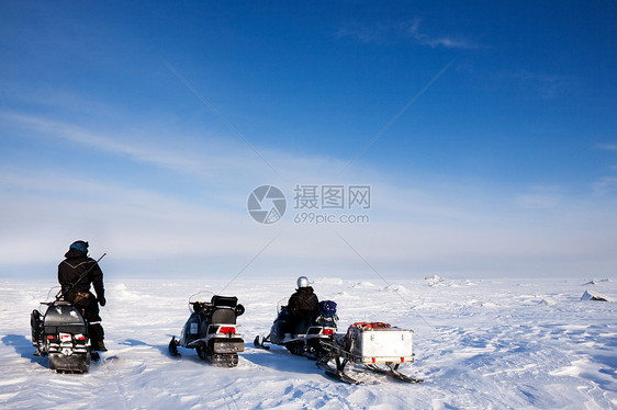 斯瓦尔巴冒险车辆旅行旅游地形男人气候女士滑雪道风暴场景图片