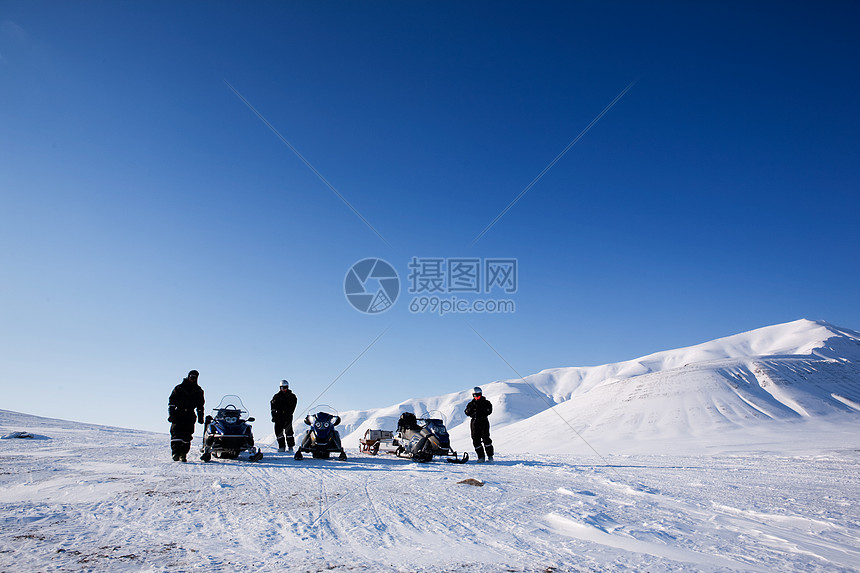 斯诺移动冒险环境男人蓝色滑雪道车辆地形风景荒野气候场景图片