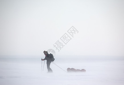 北极探游冰川风暴女士男人远足踪迹运动滑雪探索国家图片