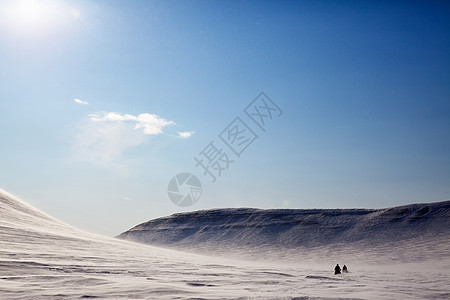 巴伦冬季景观女士旅行滑雪道地形气候风景场景荒野摩托车男人图片
