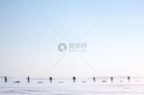 北极探游天空旅行游览运动探索温度踪迹女士冰川女性图片