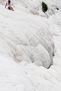 土耳其 Pamukkale土耳其 棉花白山 国家保留地和旅游景点 温泉露台粉笔瀑布风景水晶假期自然矿物太阳童年图片