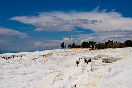 土耳其 Pamukkale土耳其 棉花白山 国家保留地和旅游景点 温泉太阳矿物水晶游客露台假期粉笔地标石灰华碳酸盐图片