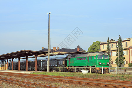 客乘火车力量路口运输车辆列车旅行假期旅客车站铁路图片